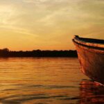 Turistas en bote durante el Tour Puerto Nariño, Tres Fronteras y Reserva Marasha.